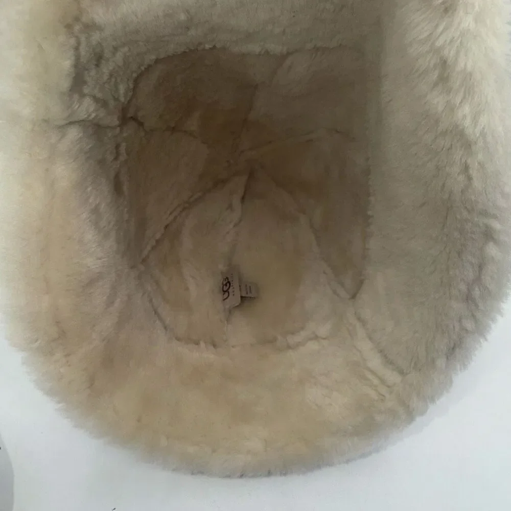UGG AUSTRALIA Beige Shearling Sheepskin Bucket Hat